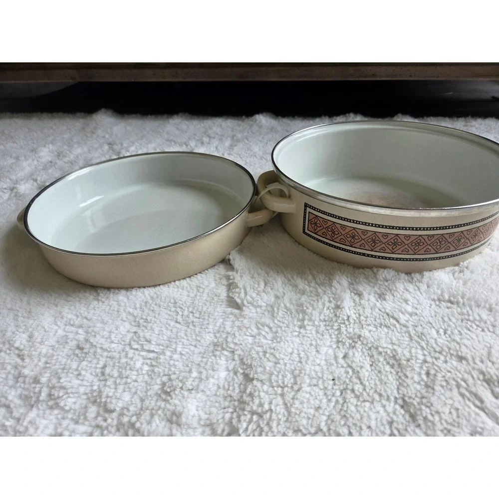 Vintage Retro Cast Aluminum Enamelware Casserole Dish with Lid Cream Geometric